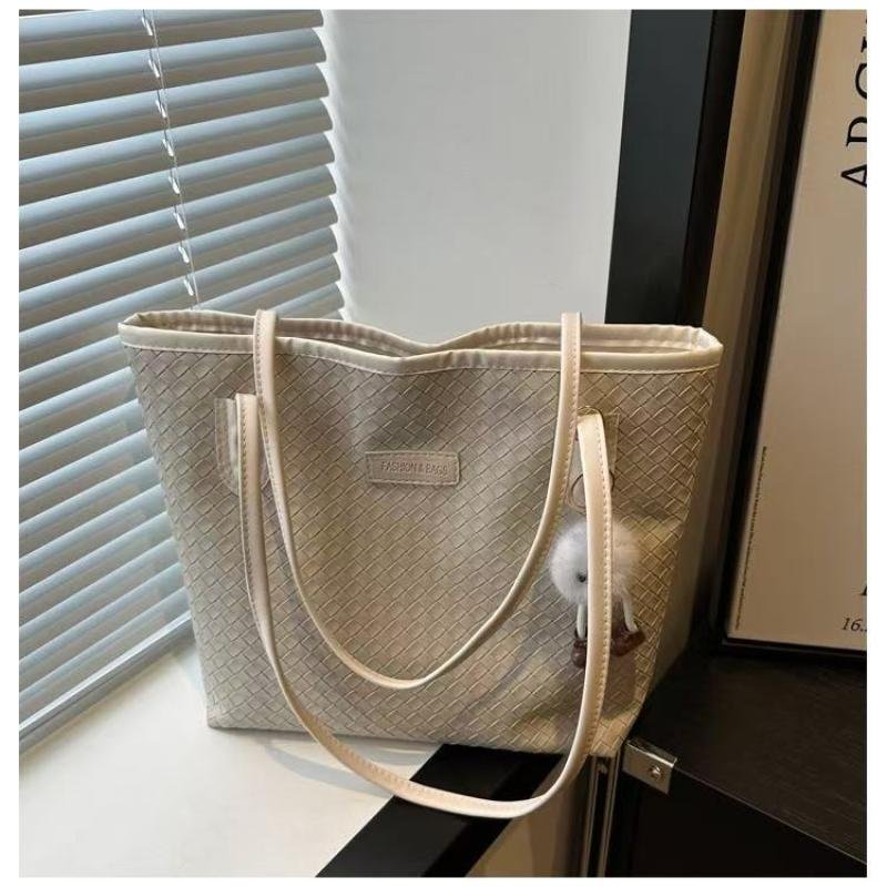 Mat Leather Tote Bag