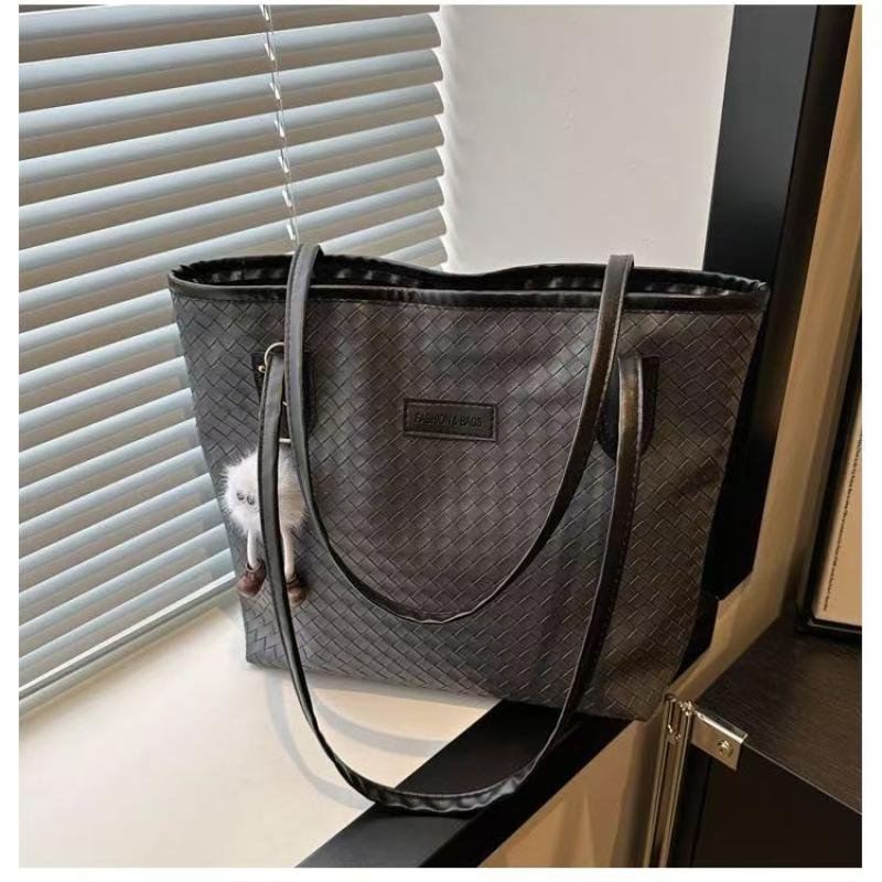 Mat Leather Tote Bag